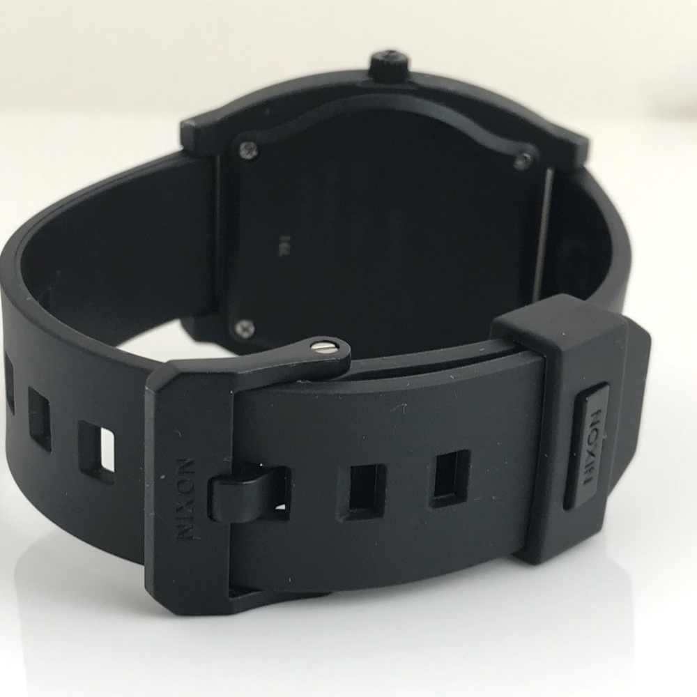 Nixon Minimal Men Watch Black Rubber Band WR 100M - Picture 8 of 8